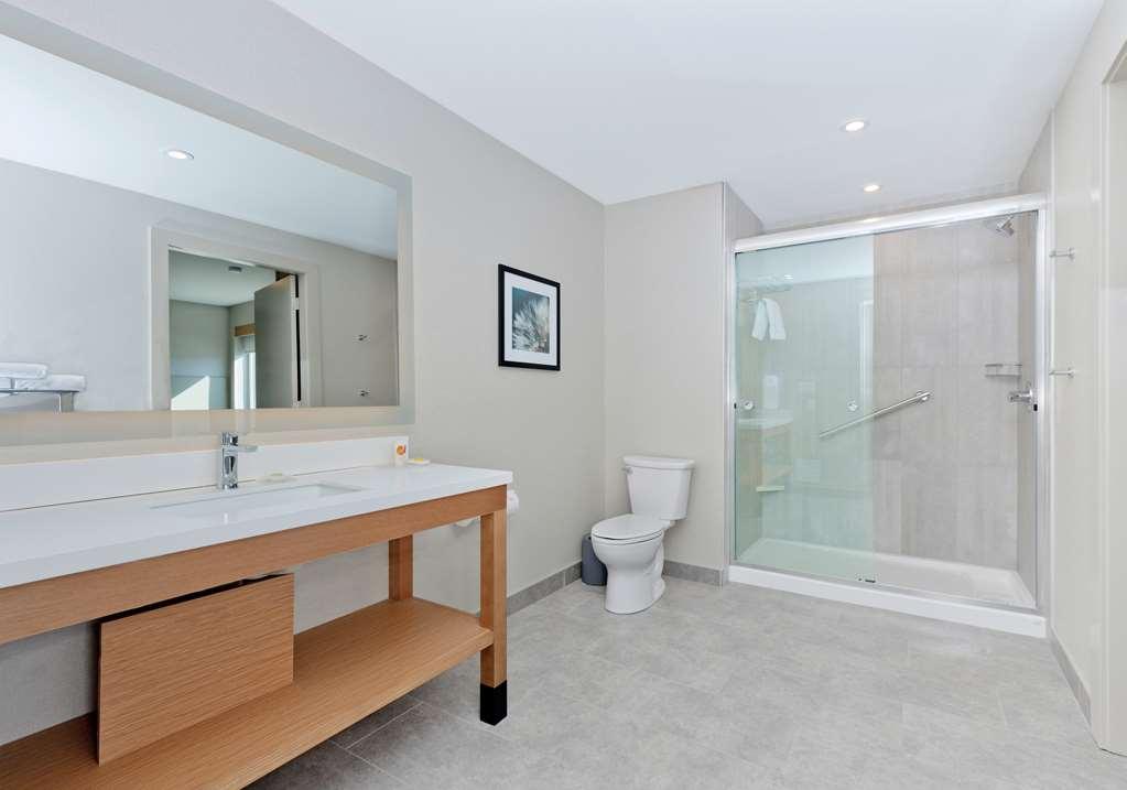 Hyatt Place Kelowna Room photo