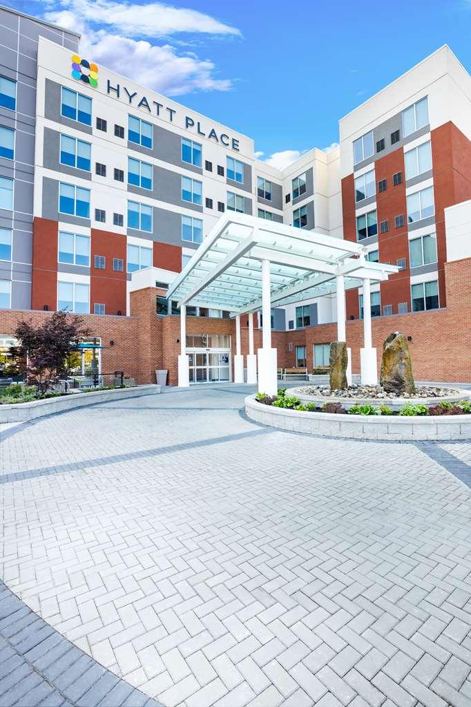 Hyatt Place Kelowna Exterior photo